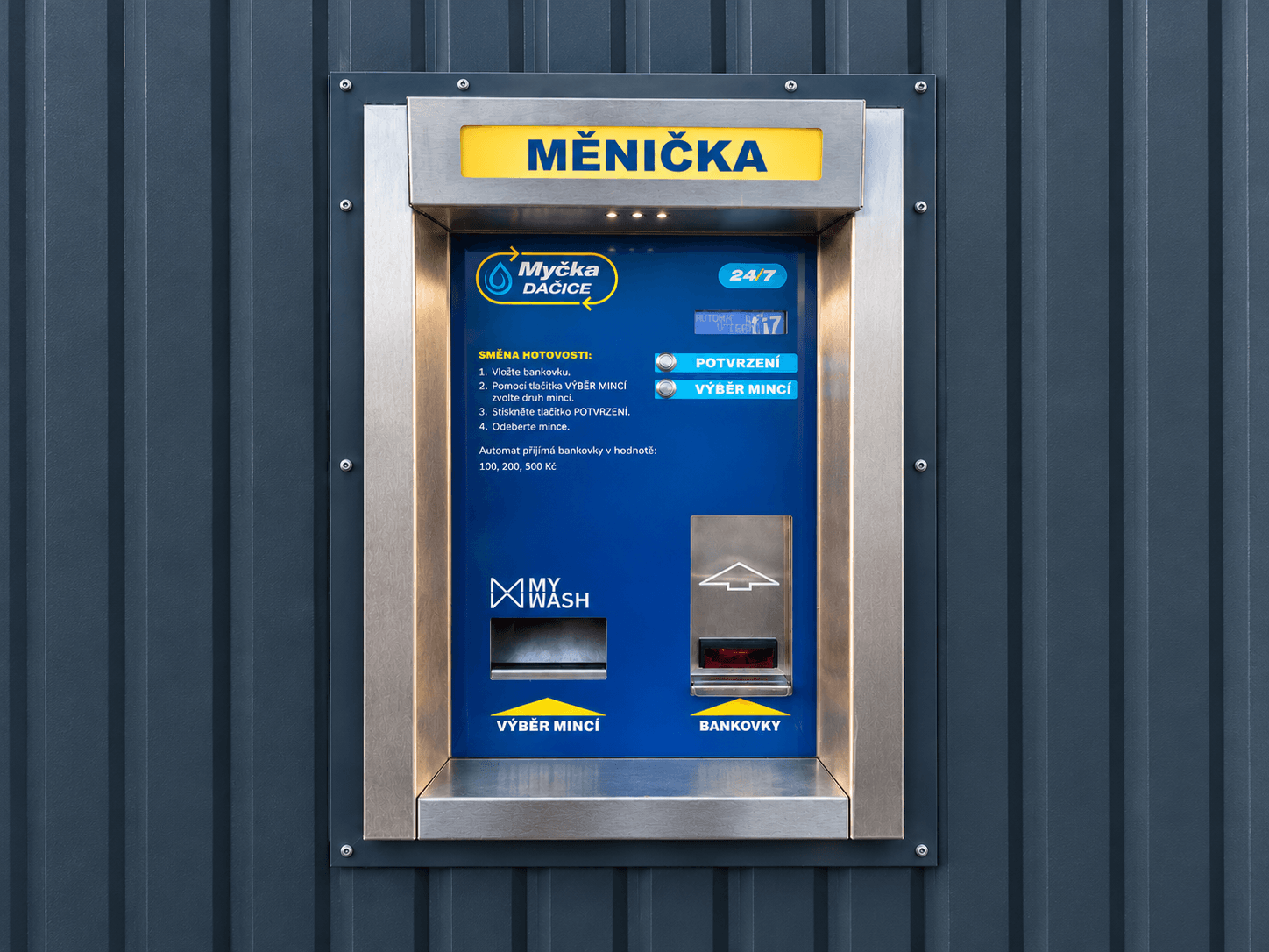 Čisticí zóna: Centralni automat MENICKA na fasade